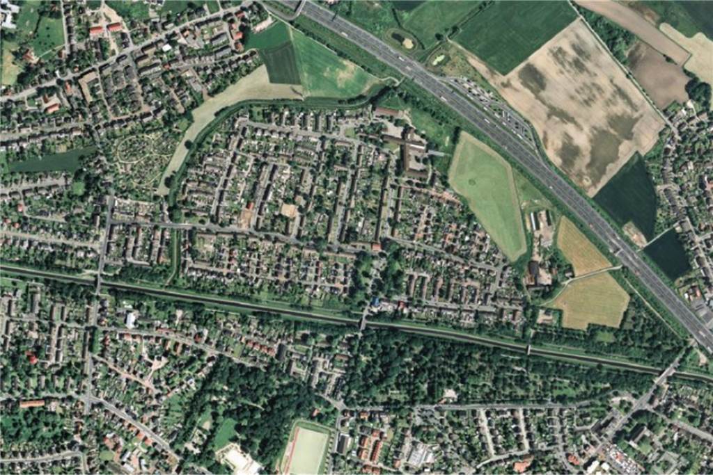 Die Aapwiesen auf Luftbildern im Wandel der Zeit Das Luftbild aus den Jahren 1999 bis 2006 zeigt, dass sich das Gesamtbild der Siedlung erhält.