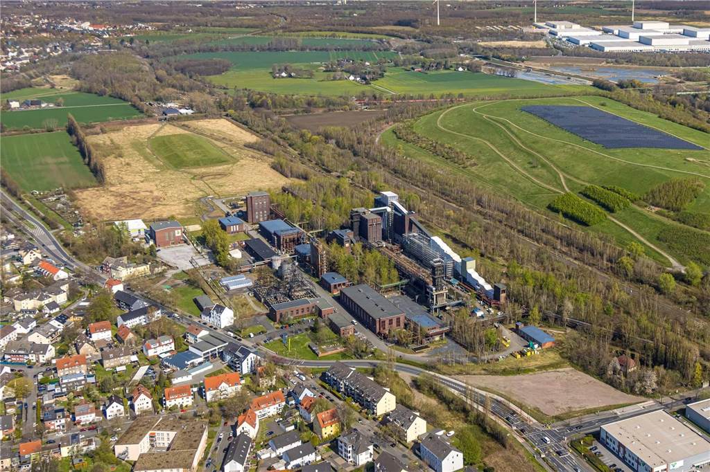 „Gartenschauen machen glücklich“: Kokereipark für IGA2027 entsteht Das Luftbild zeigt das Gelände der Kokerei Hansa mit der Fläche für den Kokereipark