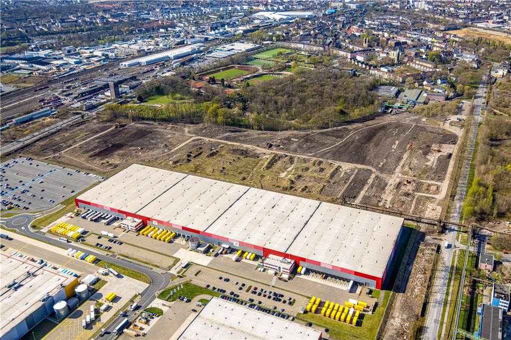 Kosten in Millionenhöhe: Stadt holt sich jetzt Hilfe beim Projekt Westfalenhütte Das Luftbild zeigt, dass auch das Areal zwischen Hoeschpark (oben) und dem Logistikpark (unten) aufbereitet wird. Hier soll die Hoeschallee von der Brackeler Straße abzweigen.