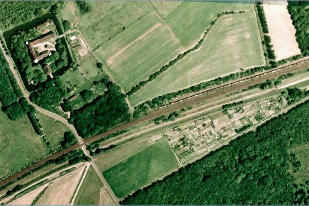 Post von der Stadt für 50 Grundstücksbesitzer: Ihre Bebauung ist illegal Das Luftbild, zu finden auf dem Geoportal der Metropole Ruhr, stammt aus dem Jahr 1990. Hier ist bereits Bebauung zu erkennen. Oben links sieht man Schloss Bladenhorst.