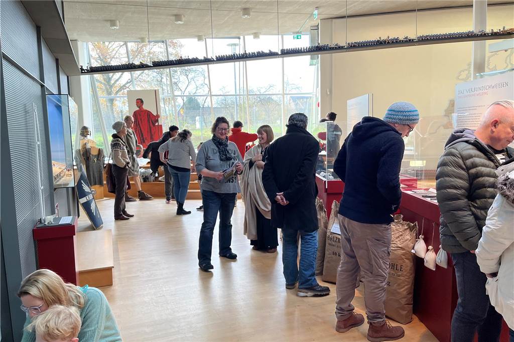 Das Römermuseum feiert 30-jähriges Jubiläum: Mehr als 30 Fotos zum Durchklicken Das LWL-Römermuseum in Haltern lockte zum 30-jährigen Jubiläum zahlreiche Besucher mit Attraktionen und Ausstellungen an.