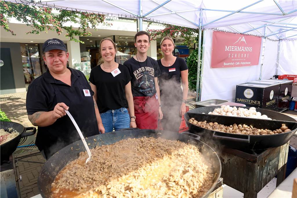 Das Maifest lockte bei bestem Wetter viele Besucherinnen und Besucher nach Kirchhellen. 