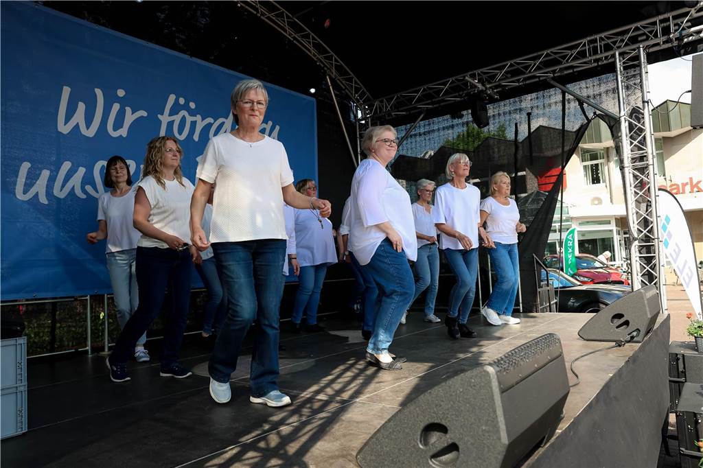 Das Maifest lockte bei bestem Wetter viele Besucherinnen und Besucher nach Kirchhellen. 