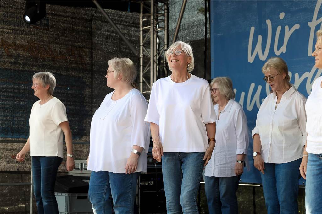 Das Maifest lockte bei bestem Wetter viele Besucherinnen und Besucher nach Kirchhellen. 
