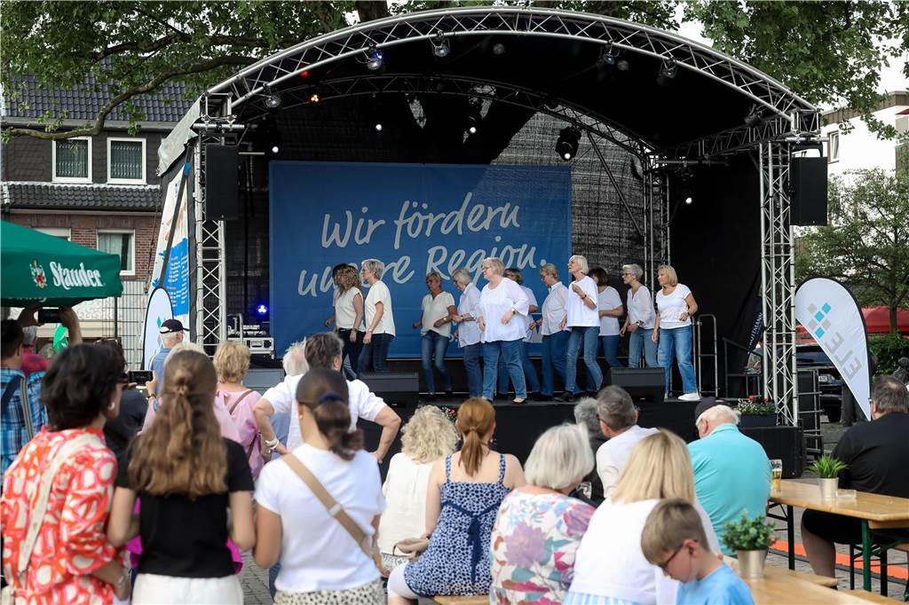 Das Maifest lockte bei bestem Wetter viele Besucherinnen und Besucher nach Kirchhellen. 