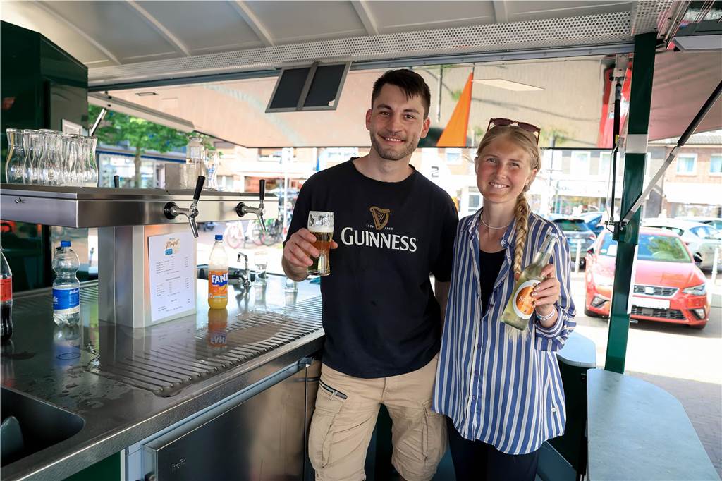 Das Maifest lockte bei bestem Wetter viele Besucherinnen und Besucher nach Kirchhellen. 