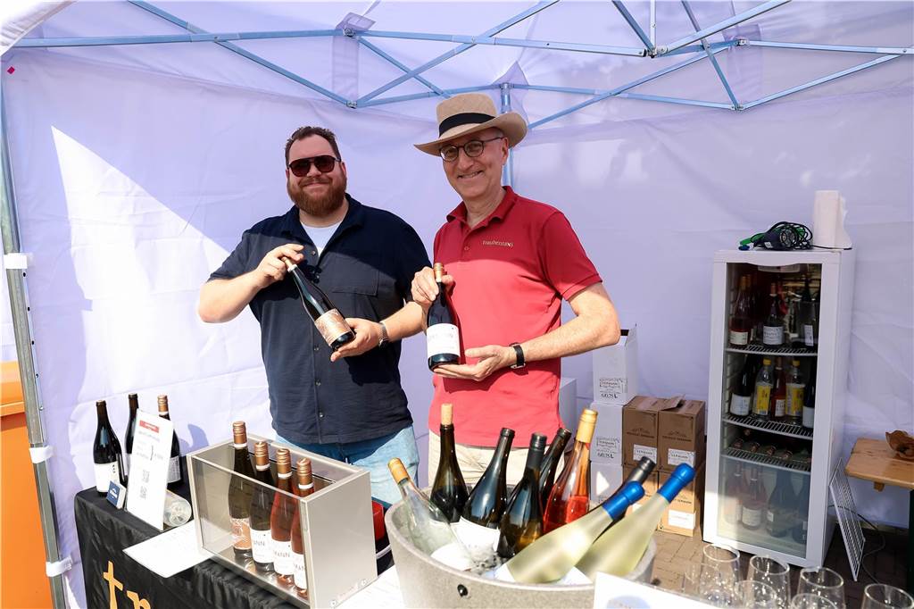 Das Maifest lockte bei bestem Wetter viele Besucherinnen und Besucher nach Kirchhellen. 