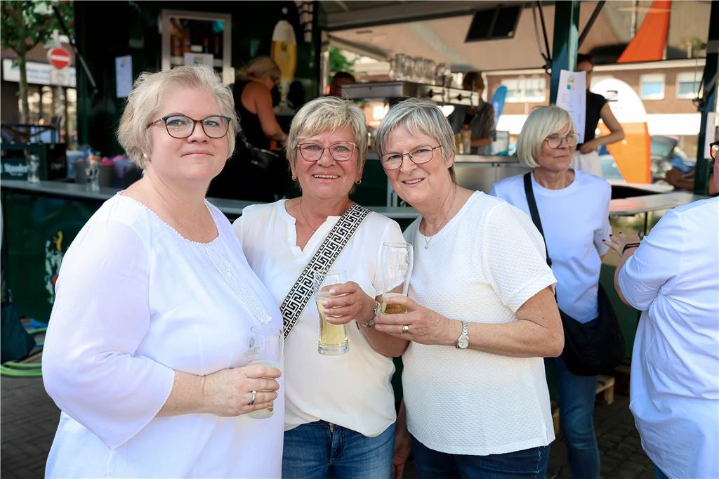 Das Maifest lockte bei bestem Wetter viele Besucherinnen und Besucher nach Kirchhellen. 