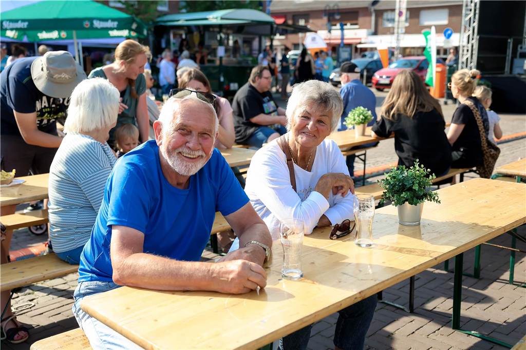 Das Maifest lockte bei bestem Wetter viele Besucherinnen und Besucher nach Kirchhellen. 