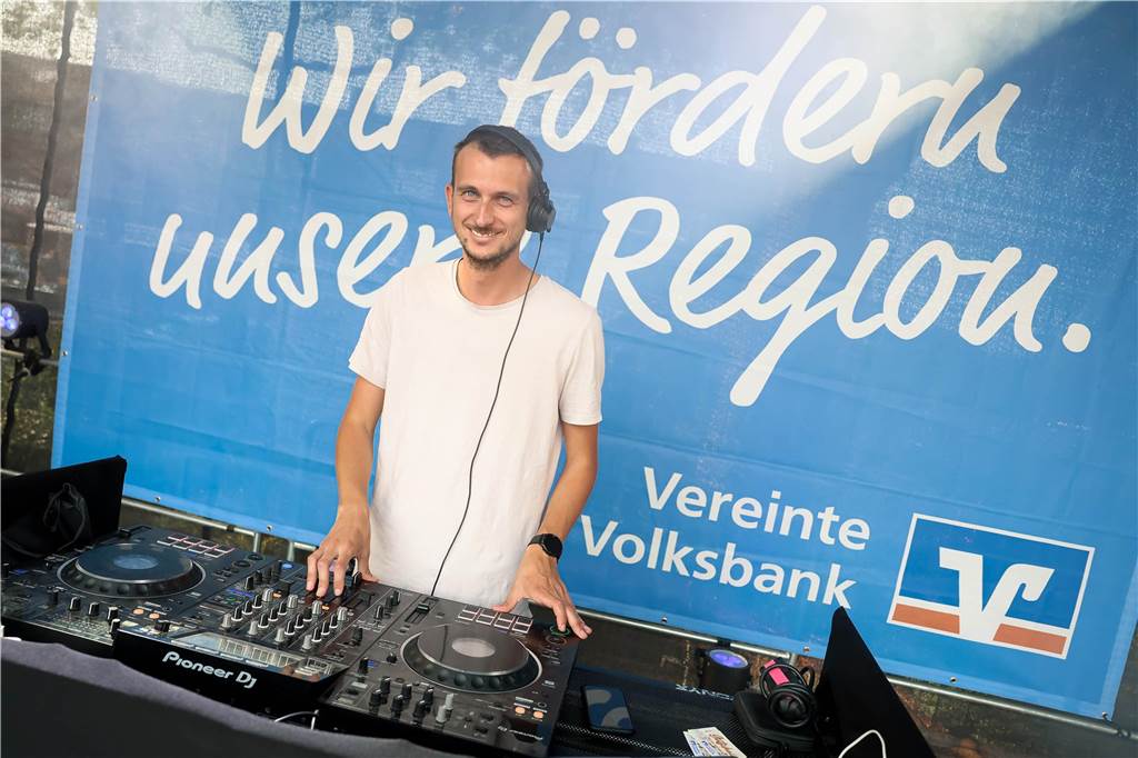 Das Maifest lockte bei bestem Wetter viele Besucherinnen und Besucher nach Kirchhellen. 