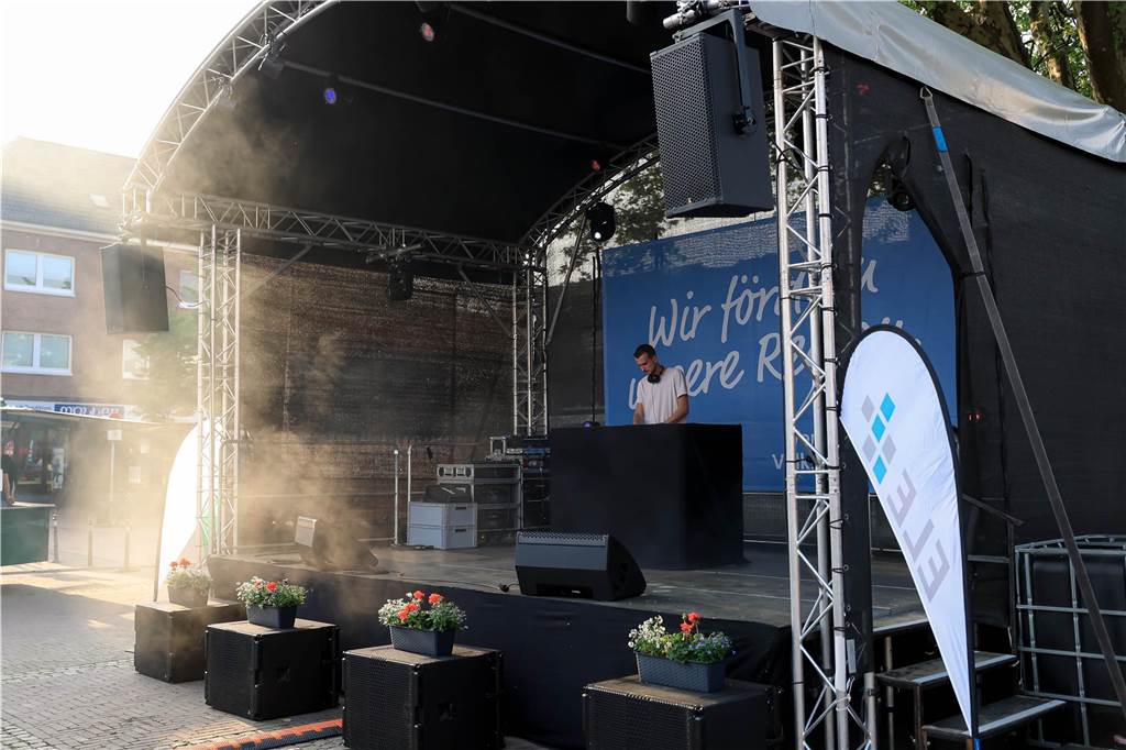 Das Maifest lockte bei bestem Wetter viele Besucherinnen und Besucher nach Kirchhellen. 