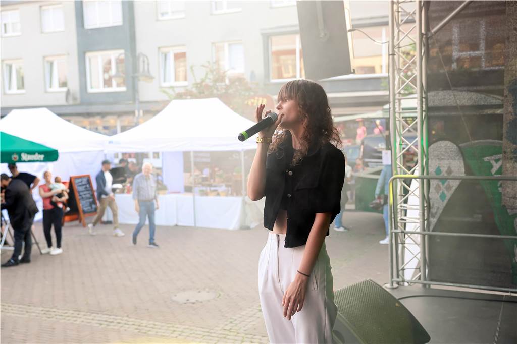 Das Maifest lockte bei bestem Wetter viele Besucherinnen und Besucher nach Kirchhellen. 