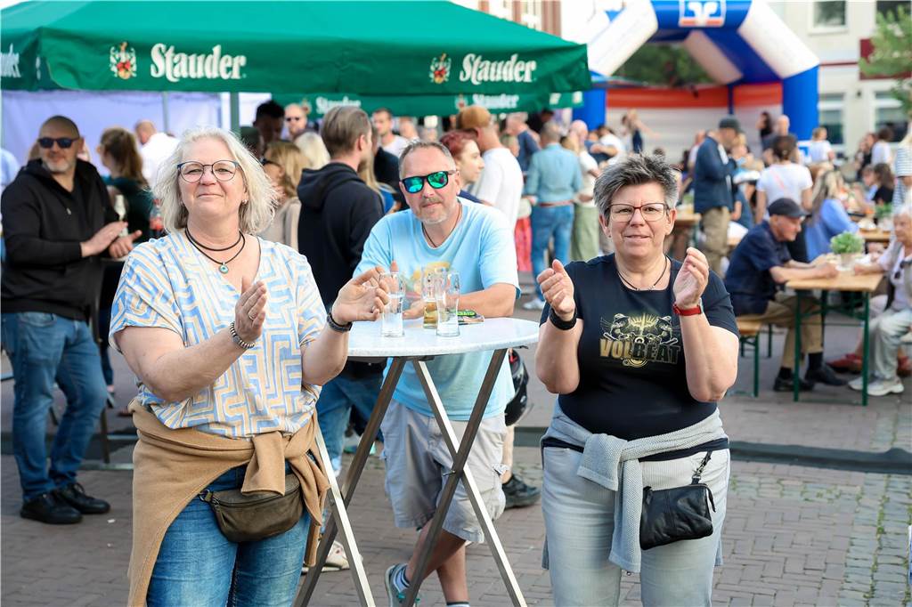 Das Maifest lockte bei bestem Wetter viele Besucherinnen und Besucher nach Kirchhellen. 