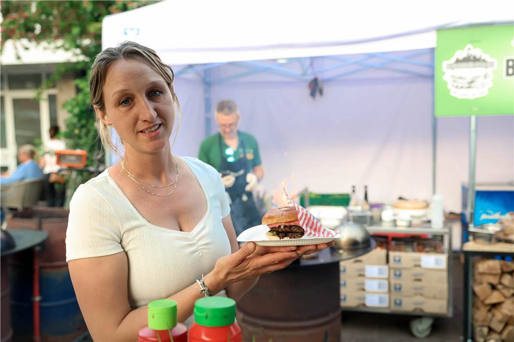 Das Maifest lockte bei bestem Wetter viele Besucherinnen und Besucher nach Kirchhellen. 