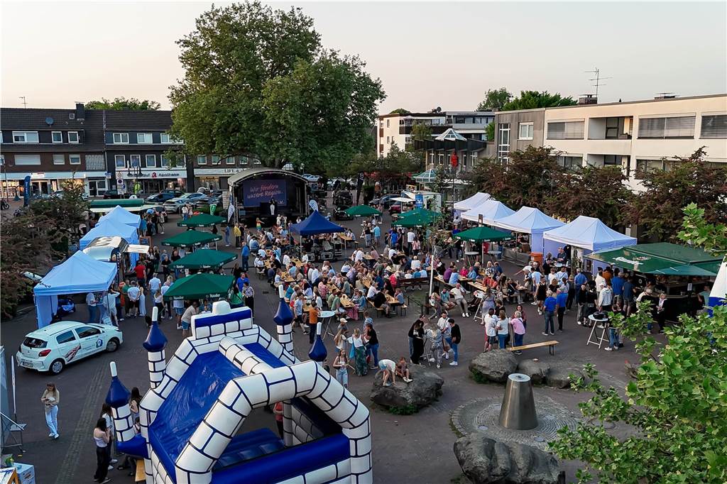 Das Maifest lockte bei bestem Wetter viele Besucherinnen und Besucher nach Kirchhellen. 