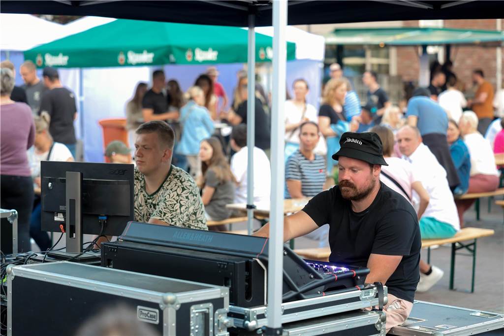 Das Maifest lockte bei bestem Wetter viele Besucherinnen und Besucher nach Kirchhellen. 