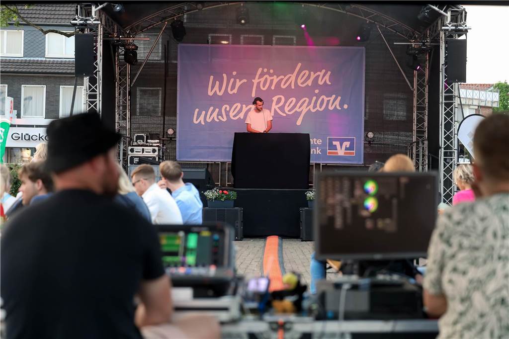 Das Maifest lockte bei bestem Wetter viele Besucherinnen und Besucher nach Kirchhellen. 