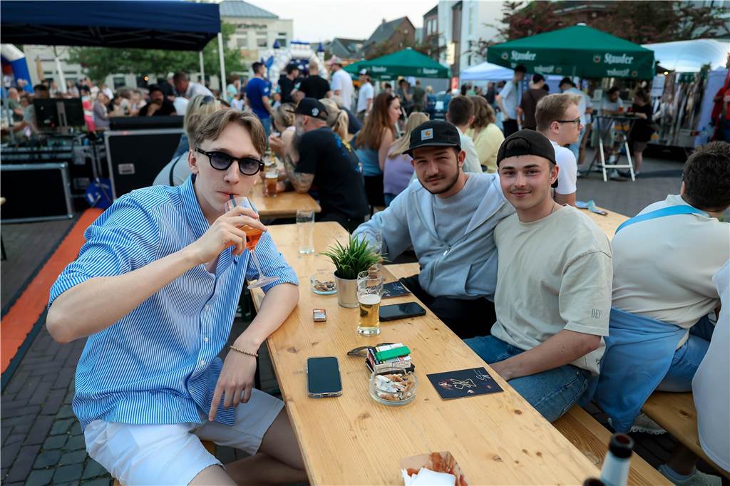 Das Maifest lockte bei bestem Wetter viele Besucherinnen und Besucher nach Kirchhellen. 