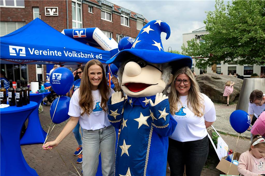 Das Maifest lockte bei bestem Wetter viele Besucherinnen und Besucher nach Kirchhellen. 