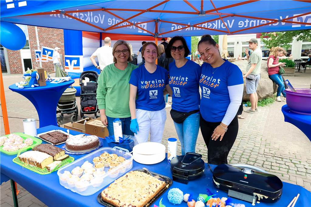 Das Maifest lockte bei bestem Wetter viele Besucherinnen und Besucher nach Kirchhellen. 