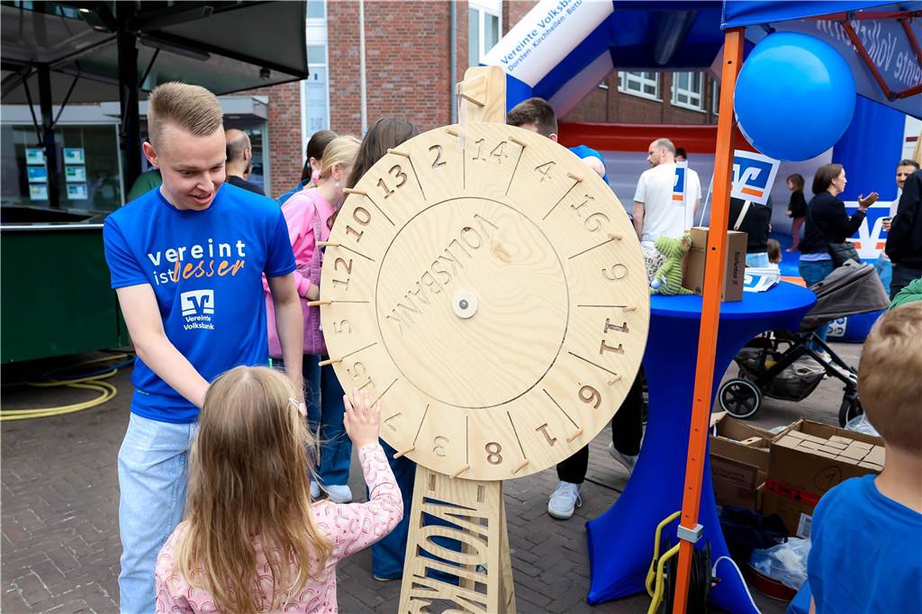 Das Maifest lockte bei bestem Wetter viele Besucherinnen und Besucher nach Kirchhellen. 