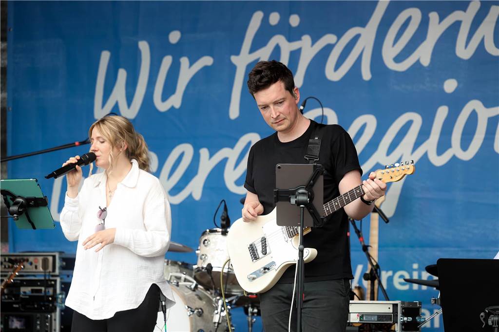 Das Maifest lockte bei bestem Wetter viele Besucherinnen und Besucher nach Kirchhellen. 