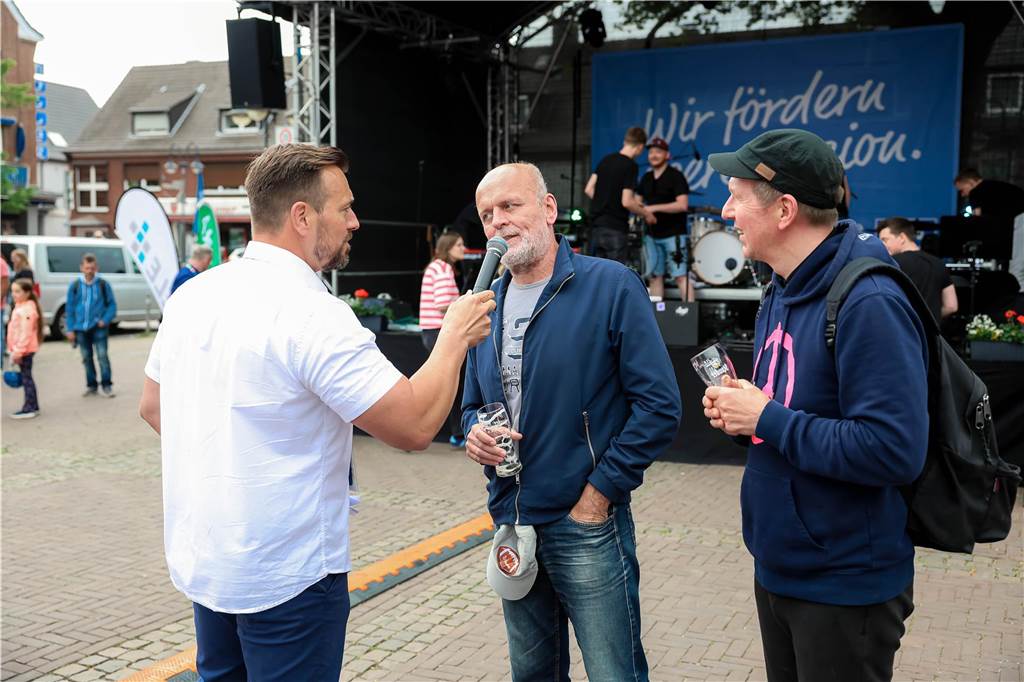 Das Maifest lockte bei bestem Wetter viele Besucherinnen und Besucher nach Kirchhellen. 
