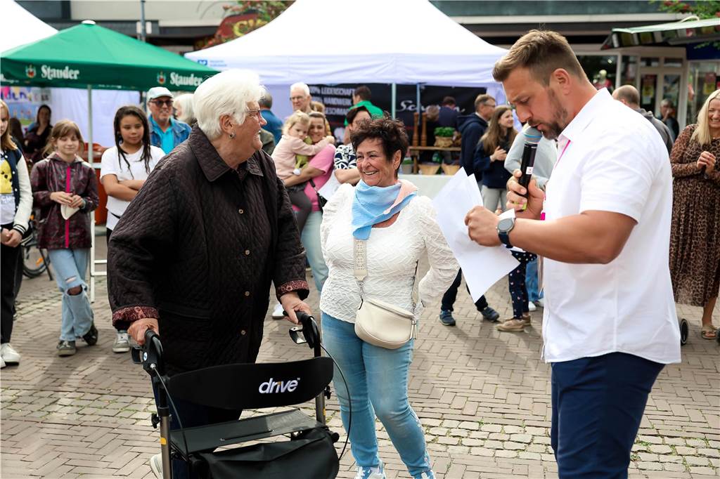 Das Maifest lockte bei bestem Wetter viele Besucherinnen und Besucher nach Kirchhellen. 