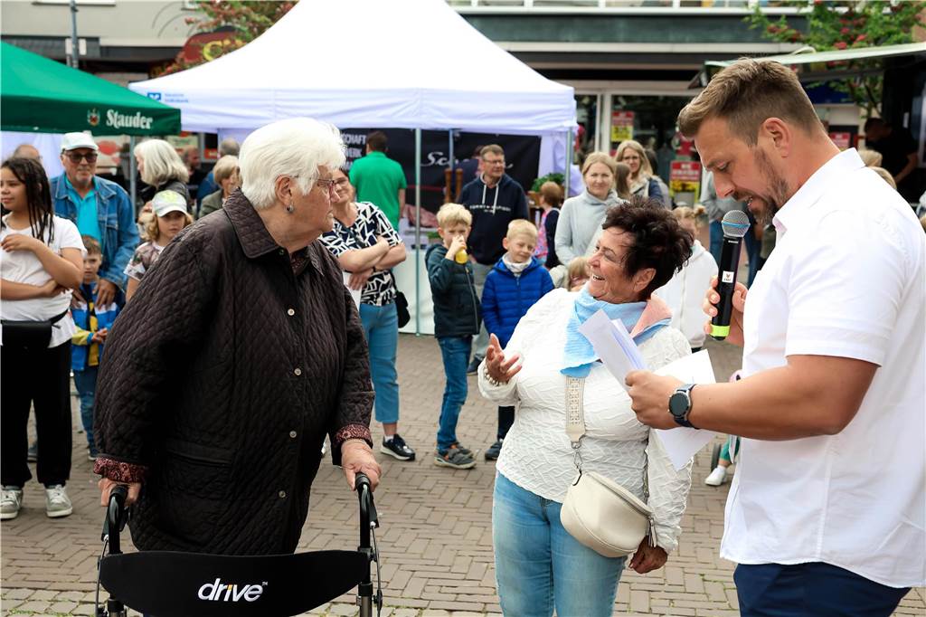 Das Maifest lockte bei bestem Wetter viele Besucherinnen und Besucher nach Kirchhellen. 