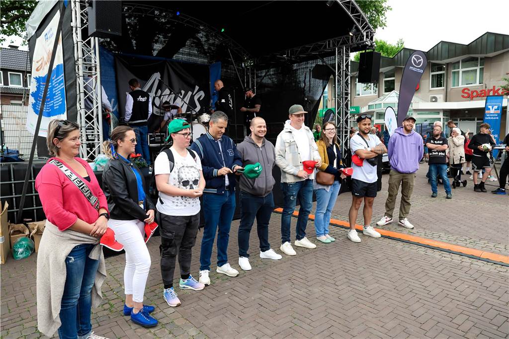Das Maifest lockte bei bestem Wetter viele Besucherinnen und Besucher nach Kirchhellen. 