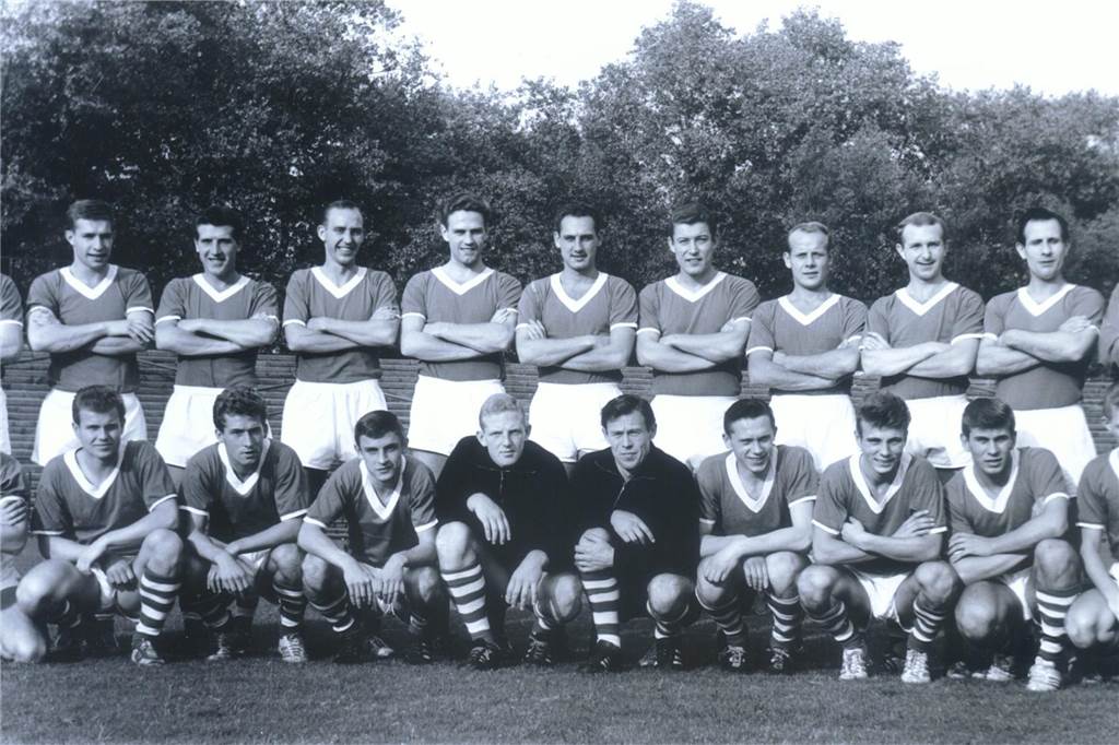 Der erste deutsche NFL-Star kam aus Selm: Die Geschichte von Horst Mühlmann Mannschaftsfoto des FC Schalke 04 von 1963.