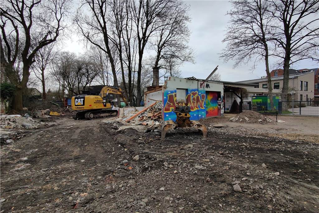 Das Marcel-Callo-Haus in der Castroper Altstadt ist endgültig umgezogen: Die alten Baracken wurden abgerissen. Das Jugendzentrum ist seit dem Herbst im Neubau nebenan zu Hause.