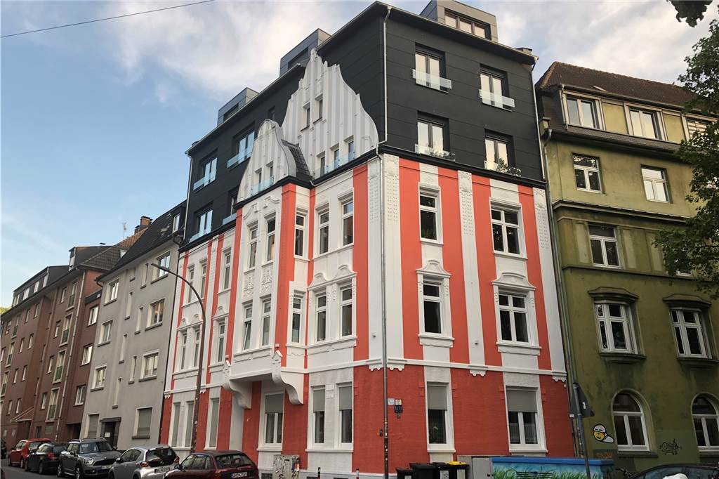 Traumhaus im Kreuzviertel steht seit Monaten leer Das markante Eckhaus an der Kreuzung Kreuzstraße/ Arneckestraße wurde vor ein paar Jahren von "Casa Sogno" komplett saniert und um zwei Stockwerke erweitert. Die Wohnungen wurden in Luxus-Wohnungen umgewandelt.