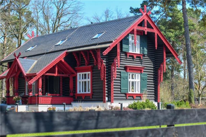 Das Maxim-Gorki-Haus wurde 1920 von dem Bankier Landsberg als „Villa Putti“ (Spitzname der Tochter) im skandinavischen Baustil errichtet. Doch Gorki ist in diesem Haus wohl nie gewesen. Foto: Patrick Pleul