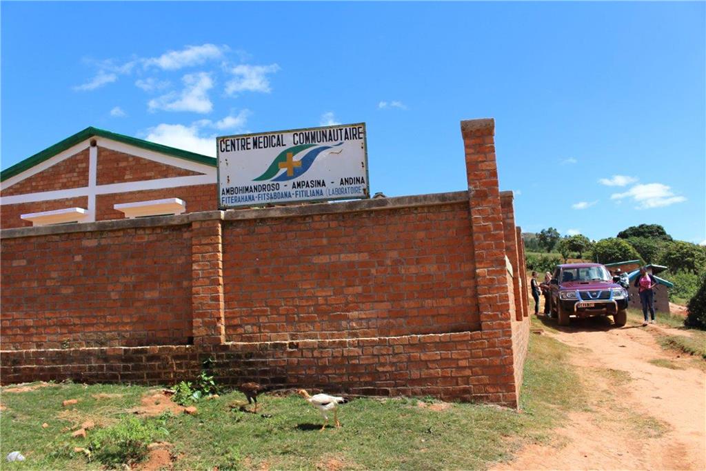 Junge Zahnärztin aus Aplerbeck hat ehrenamtlich auf Madagaskar gearbeitet Das Medicalcenter für die Dorfbevölkerung. So wie dieses Gebäude sehen die meisten Zähne der Landbevölkerung aus. Alle ein wenig heruntergekommen und vergammelt.