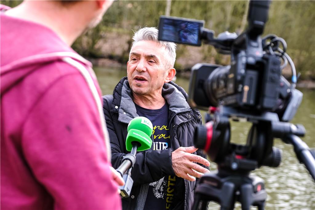 Das Medieninteresse an Hikmek Gürleyen war groß: Auch unserem 24Vest-TV-Team stand er Rede und Antwort.