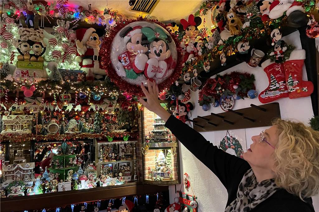Weihnachtslichter trotz Energiekrise: Landhaus will "Lächeln ins Gesicht zaubern" Das Mickey-Mouse-Weihnachtszimmer ist eines der beliebtesten Zimmer im Restaurant.