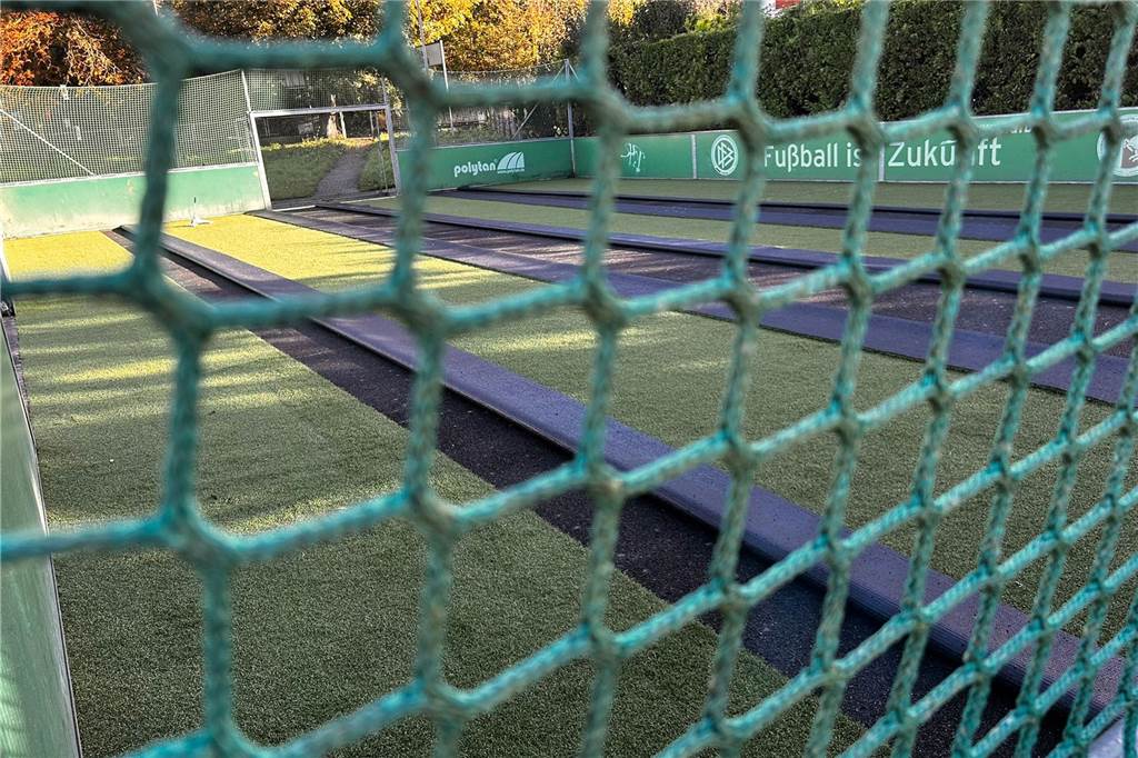 Das Minispielfeld an der Ruhrkampfbahn hat einen neuen Belag bekommen.