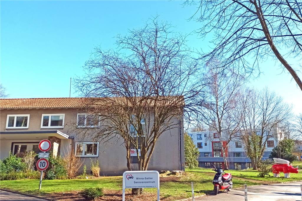 Es geht voran: Ab 2023 soll in Nachbarschaft des Dortmunder Zoos gebaut werden Das Minna-Sattler-Heim wird es in wenigen Jahren so nicht mehr geben. Es wird viel abgerissen und neu gebaut. Im Hintergrund ist schon die neue Kita zu sehen, die ebenfalls zum neuen Wohnprojekt der Arbeiterwohlfahrt gehört.