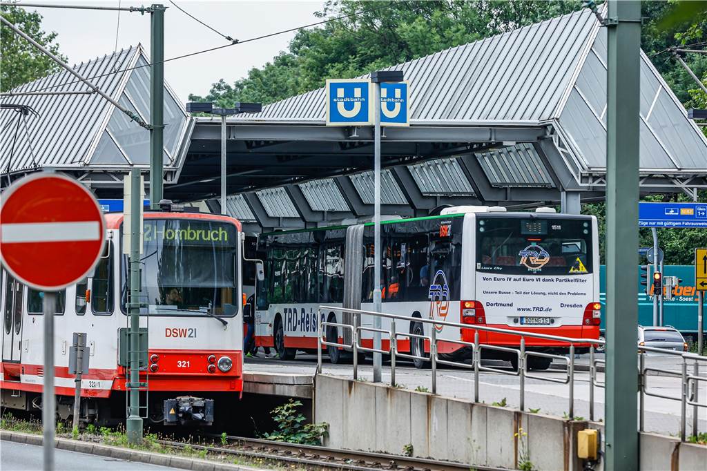 Das Minus bei Bussen und Bahnen hat sich 2021 wieder erhöht.