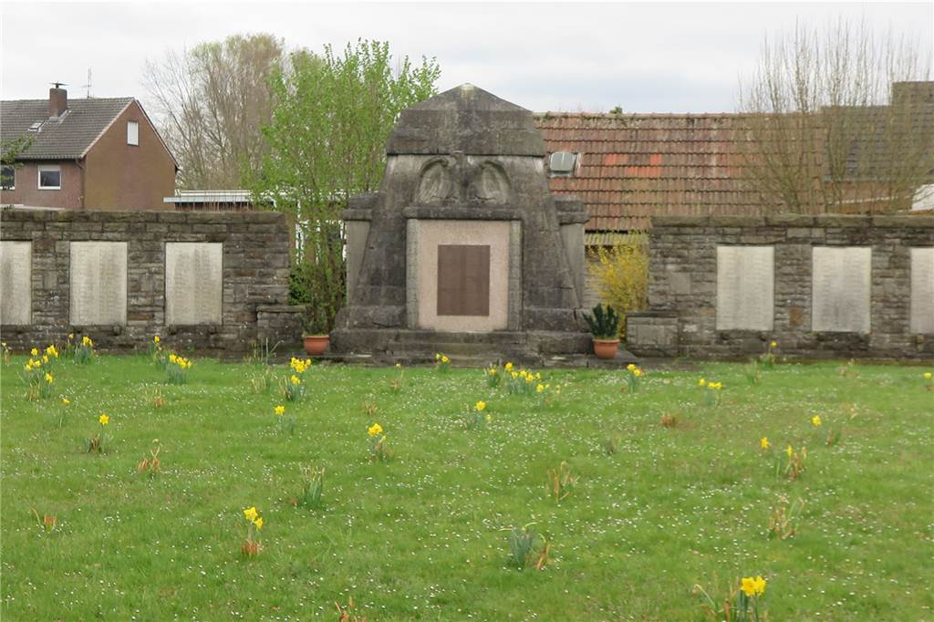 Gahlener Ehrenmal wird 100 - und braucht Hilfe Das Mittelstück des dreiteiligen Gahlener Ehrenmals wurde am 10. September 1922 eingeweiht. Die beiden Seitenflügel kamen im Jahre 1953 hinzu.