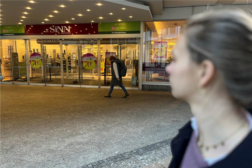 Nach dem Weggang von Sinn: Neuer Anbieter kommt in den Ex-Kaufhof Das Modehaus Sinn hat seinen Outlet-Store in dem Gebäude kürzlich aufgegeben.