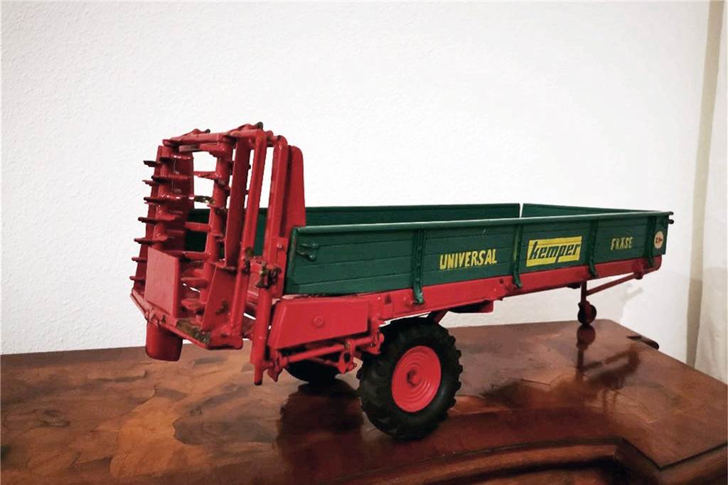 Ein Geschenk kehrt nach 57 Jahren aus Bayern zurück nach Stadtlohn Das Modell einer Kemper--Universal-Fräse aus Stadtlohn, deren Mechanik auf einem Patent des Tüftlers aus Mindelheim beruhte.