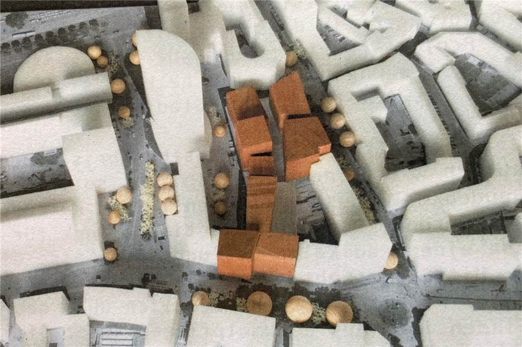 Westfalenforum in Dortmunds City soll abgerissen werden Das Modell zum "Testentwurf" von Petersenarchitekten zeigt ein Ensemble aus mehreren Gebäuden, die um einen offenen Hof und eine Gasse gruppiert werden.