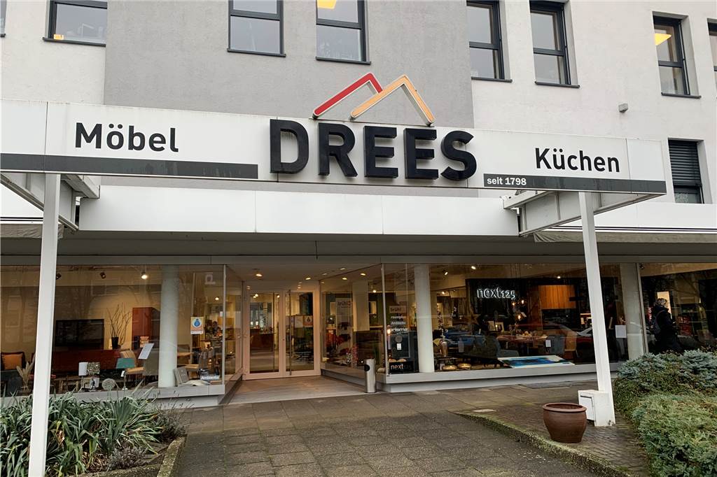 Räumungsverkauf Dortmunder Traditionsmöbelhaus Drees macht zu So sieht der Eingang von Möbelhaus Drees in Dortmund-Bodelschwingh von außen aus.
