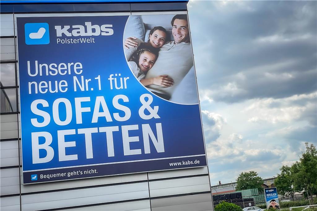 Nach Reklamation: Castrop-Rauxelerin wartet seit einem Jahr auf ihre neue Couch Das Möbelhaus Kabs wirbt für sich als Nr. 1 für Sofas und Betten.