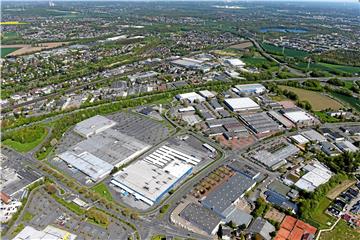 Das Möbelhaus Segmüller will sich am Rande des Induparks in Dortmund ansiedeln. Wegen der Verkehrssituation halten viele Politiker den Standort aber nicht für geeignet. 
