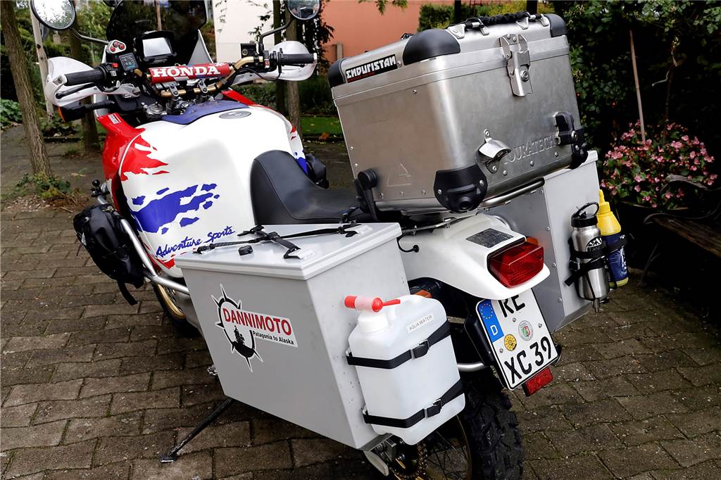 50.000 Kilometer bis Alaska: Jörg Danowski (51) geht ein Jahr mit Motorrad auf Weltreise Das Motorrad ist für die Reise speziell ausgestattet.