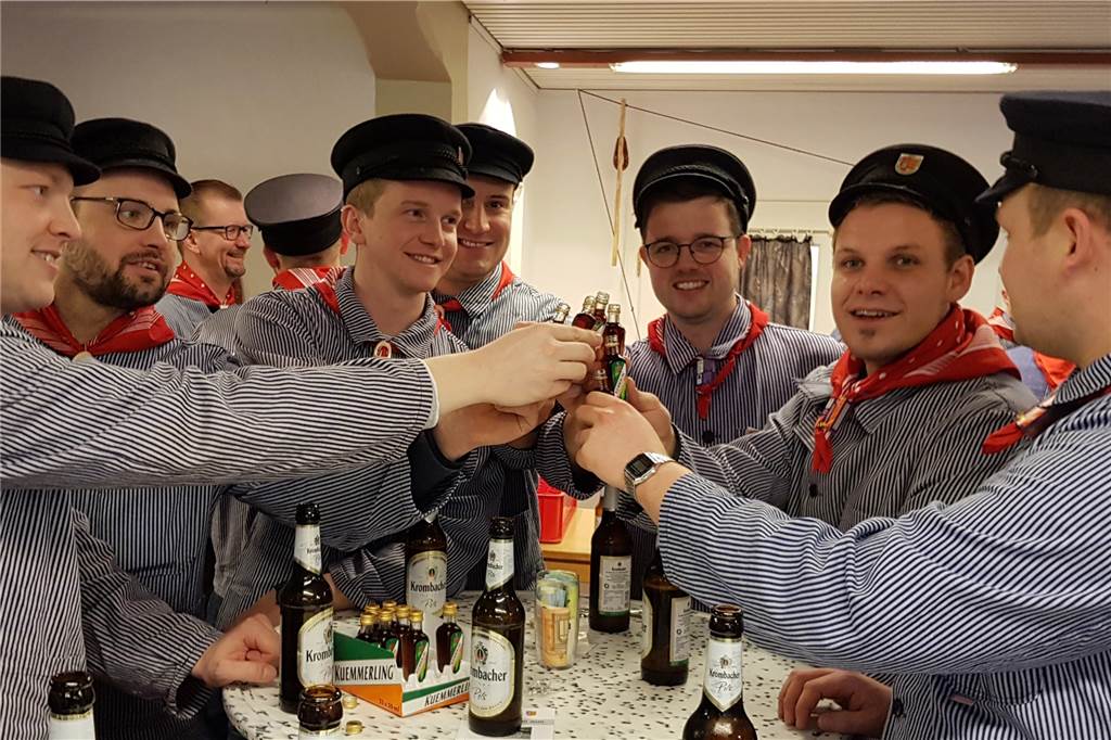 Viele Fotos: Großer Ansturm und gelebte Tradition beim „Schlöffkenfest“ in Heek Das Motto um beim „Schlöffkenfest“ lange durchzuhalten: Gut frühstücken und langsam anfangen.