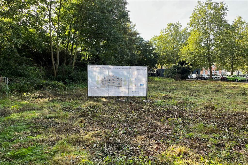 Millionen-Förderung für Multikulturelles Forum in Lünen Das Grundstück neben dem Bahnhofsparkplatz.